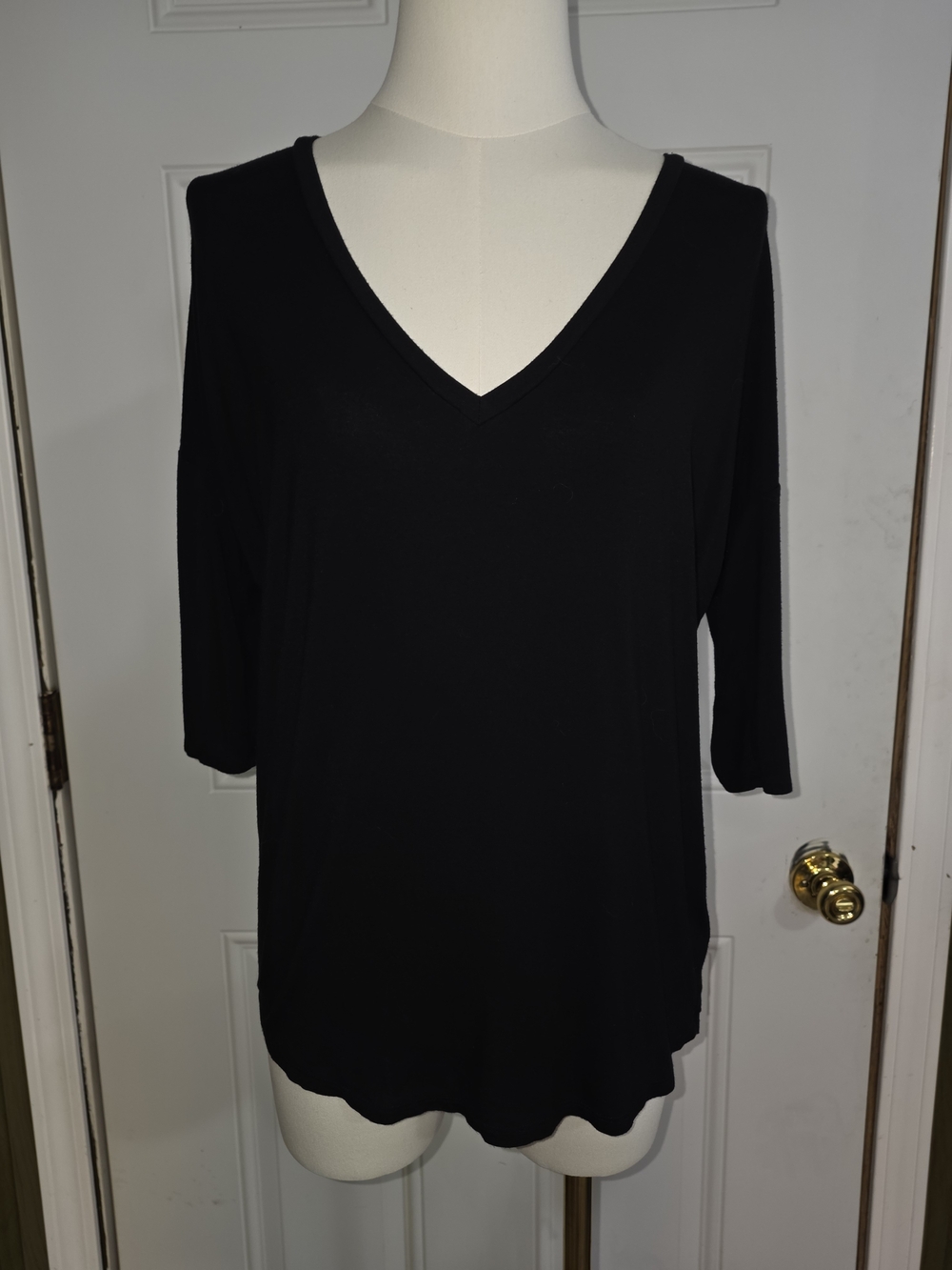 Express Black Relaxed V-Neck 3/4 Sleeve Tee